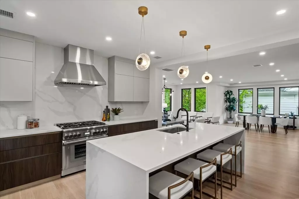 Brookline, MA 02446,116 Thorndike Street