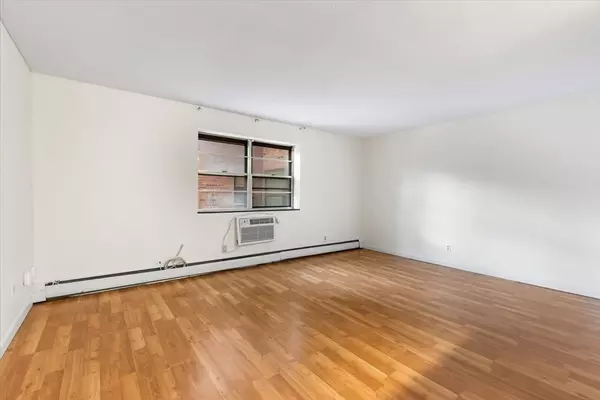 Boston, MA 02132,4925 Washington St #304