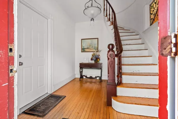 Salem, MA 01970,12 Summit Avenue #1