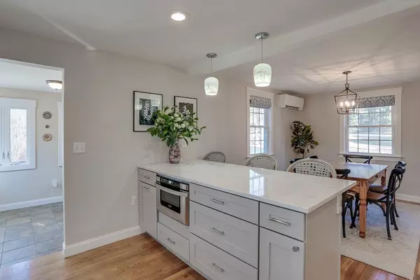 Bedford, MA 01730,13 Appletree Ln