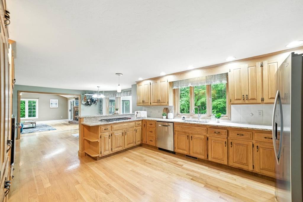 Hopkinton, MA 01748,28 Valleywood Rd