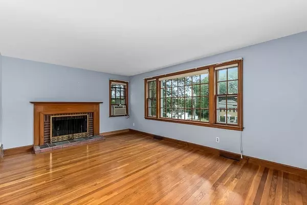 Dedham, MA 02026,70 Fox Meadow Ln