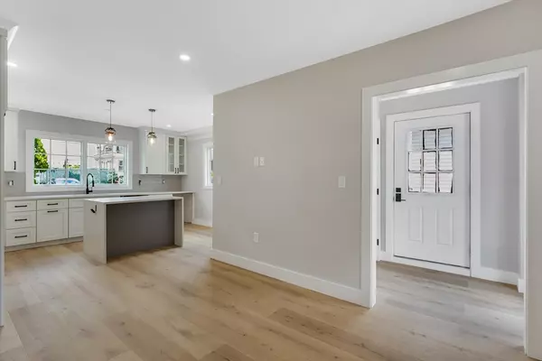 Melrose, MA 02176,8 Crystal Street #2