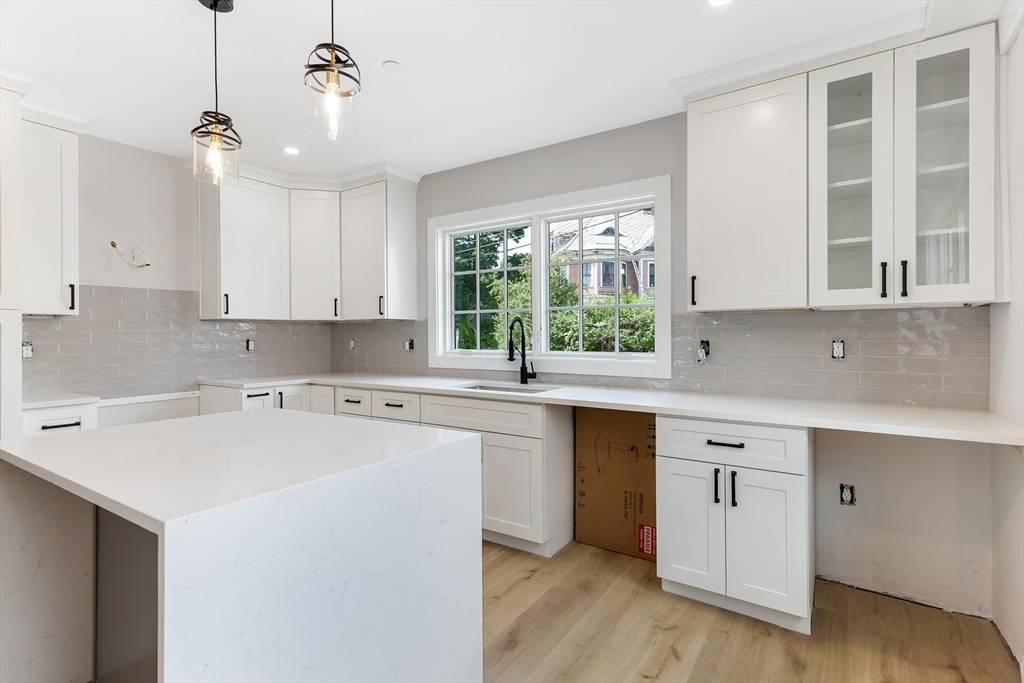 Melrose, MA 02176,8 Crystal Street #2