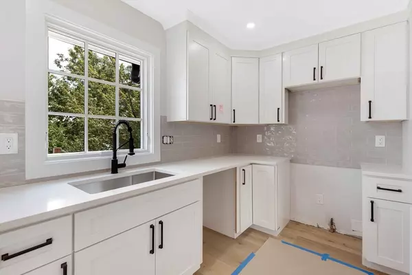 Melrose, MA 02176,8 Crystal Street #3