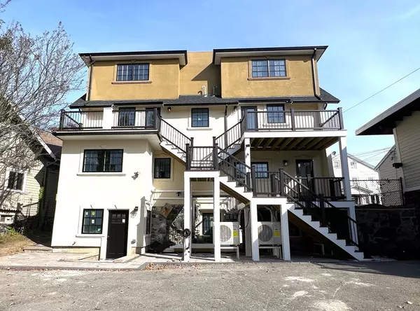 Melrose, MA 02176,8 Crystal Street #3