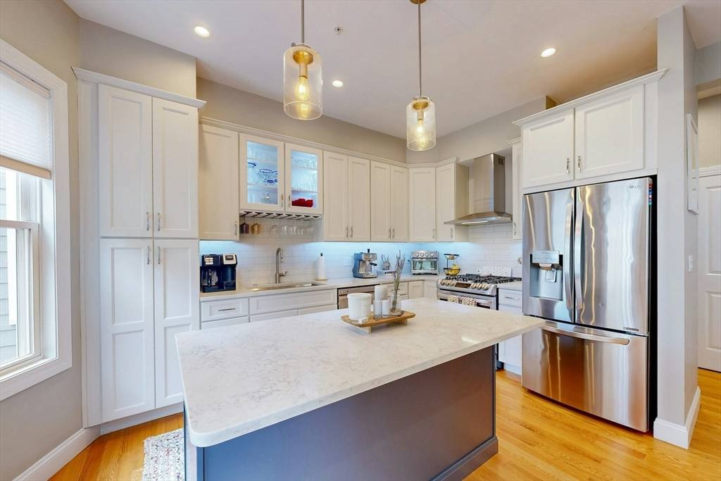 27 Thornley #2, Boston, MA 02125