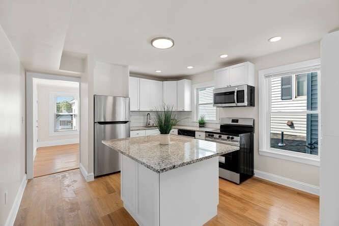 Gloucester, MA 01930,9 Foster Street #1