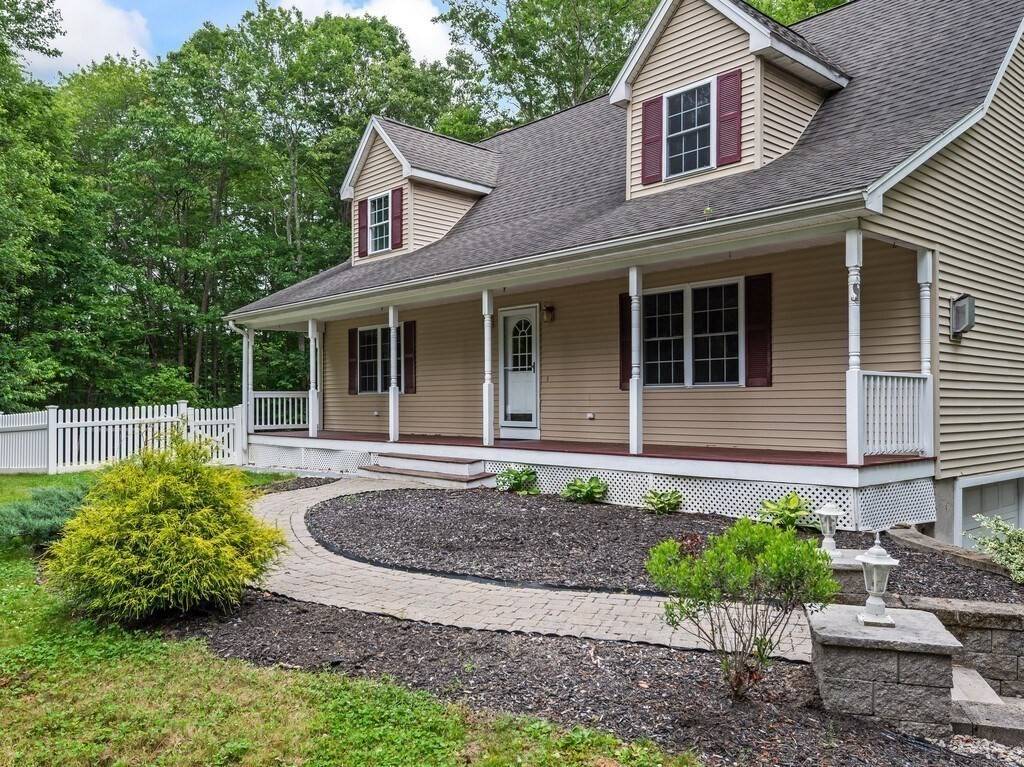 Charlton, MA 01507,366 Stafford St