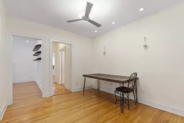 Cambridge, MA 02138,21 Chauncy St #3