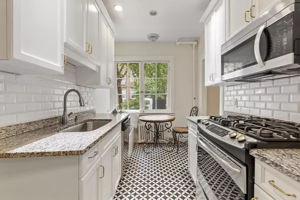 Cambridge, MA 02138,21 Chauncy St #3