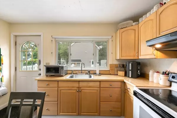 Tewksbury, MA 01876,15 Oak St