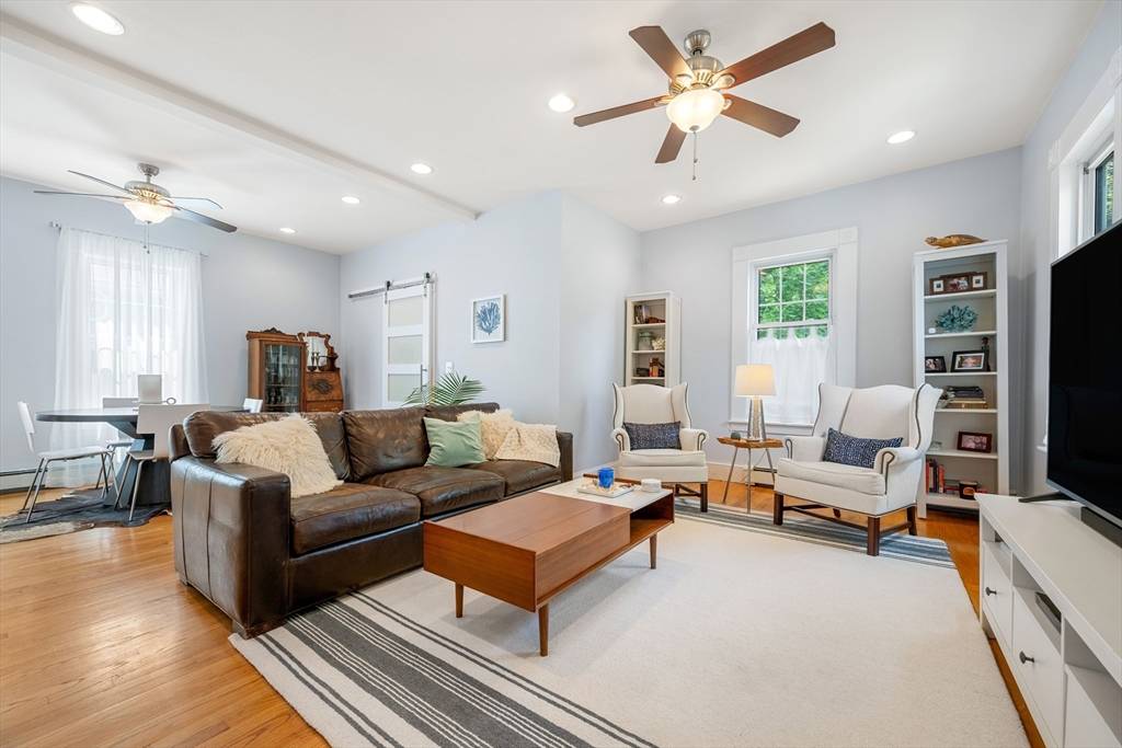 Marblehead, MA 01945,37 Devereux St