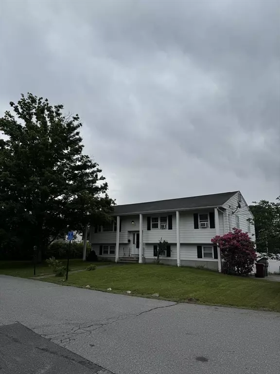Lowell, MA 01852,7 Tiffany Dr