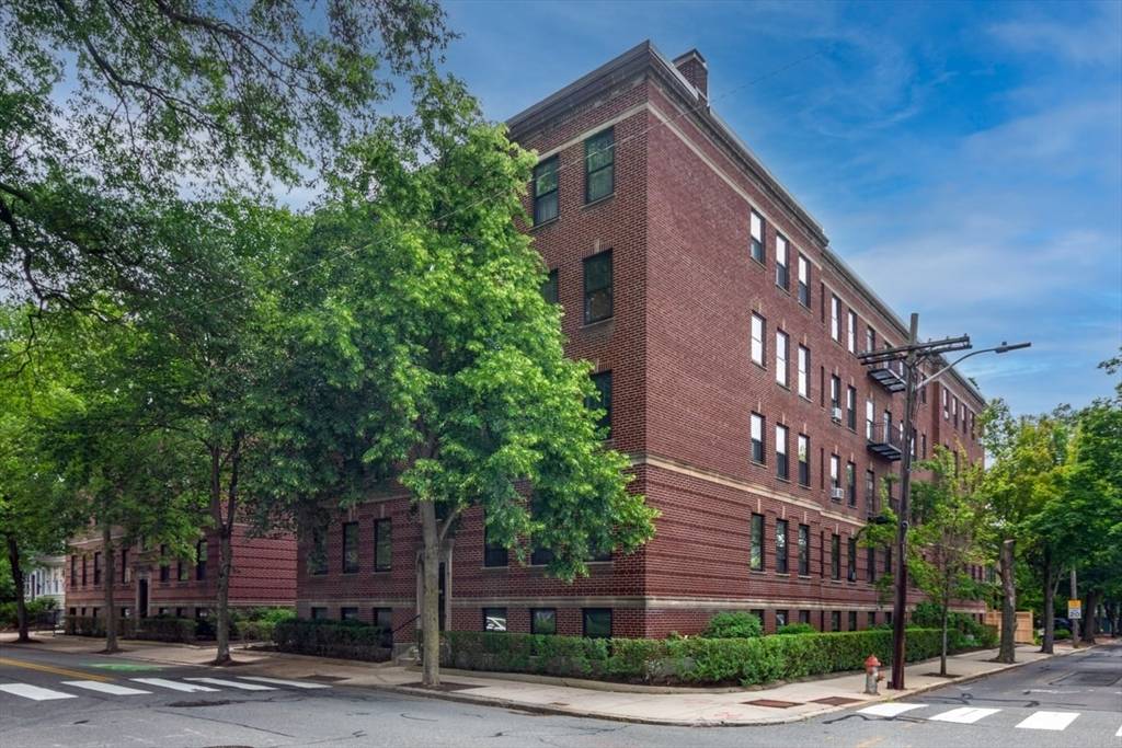 Cambridge, MA 02138,42 Linnaean Street #12