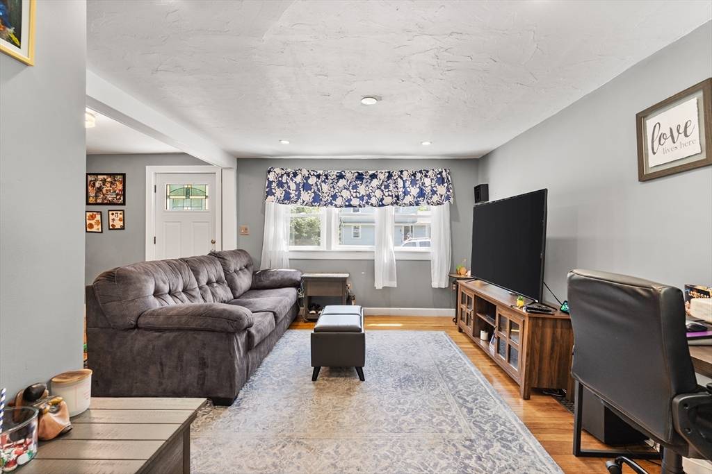 Holbrook, MA 02343,674 Plymouth St