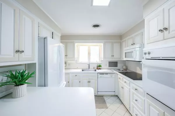 North Attleboro, MA 02760,33 Page Road