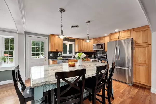 Topsfield, MA 01983,7 Perkins Row