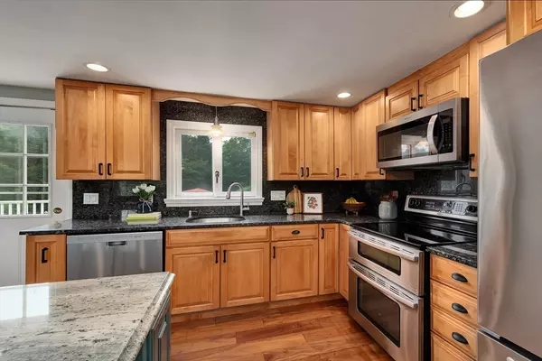 Topsfield, MA 01983,7 Perkins Row