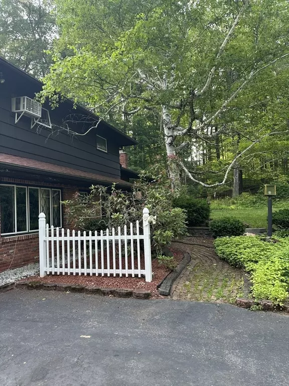 Paxton, MA 01612,3 Mower Street
