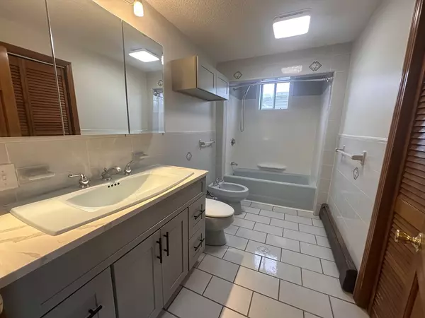 253 Elm St #3, Cambridge, MA 02139
