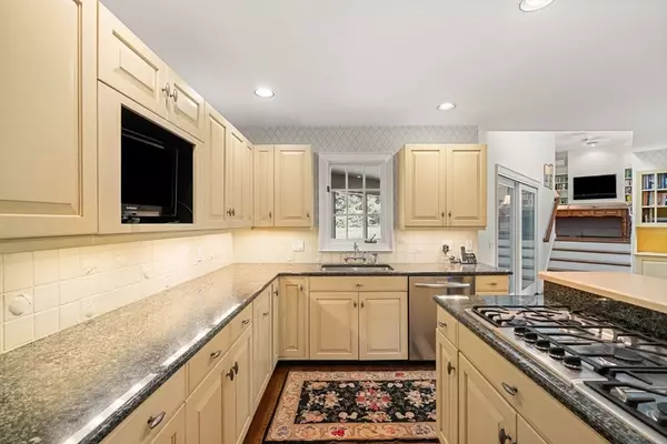 Natick, MA 01760,18 Phillips Pond Rd #18