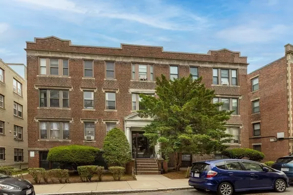 7 Lothian Rd #8, Boston, MA 02135