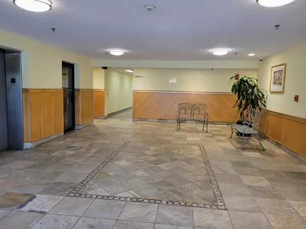 Quincy, MA 02169,200 Cove Way #607
