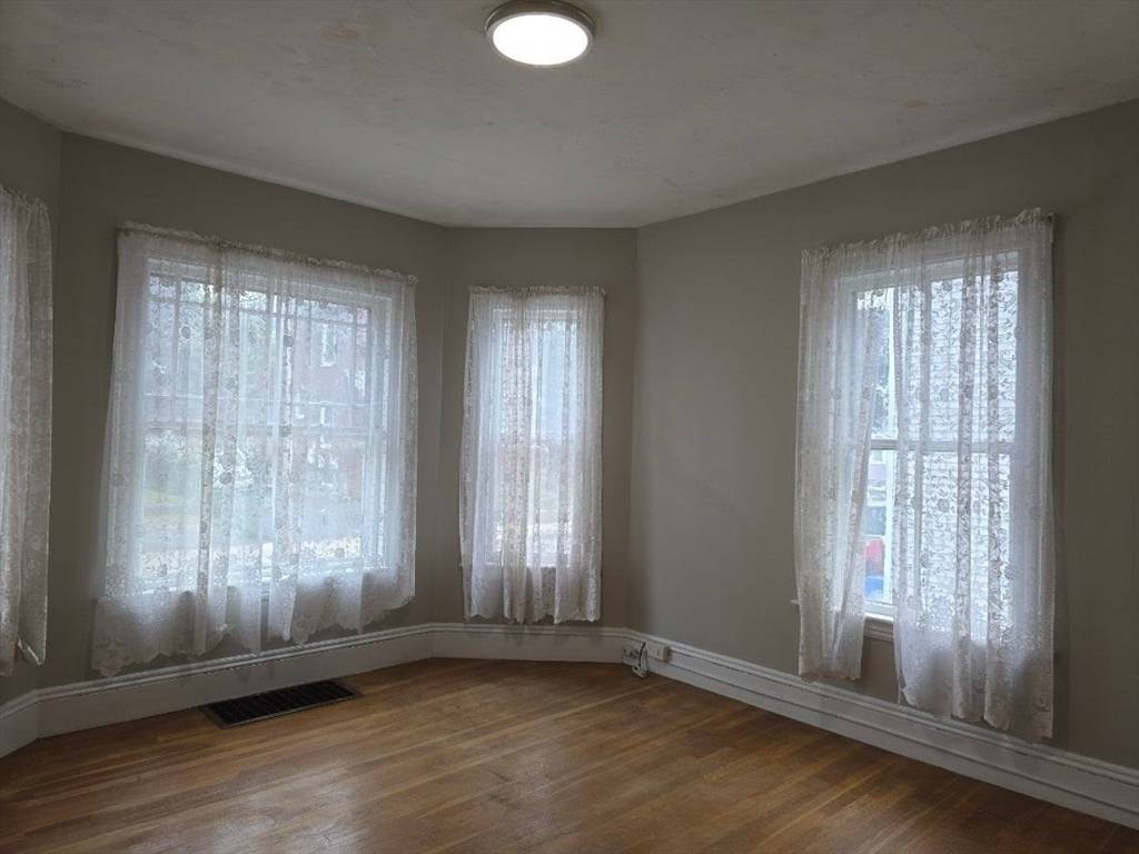 Waltham, MA 02453,5 Wellington Ave #1