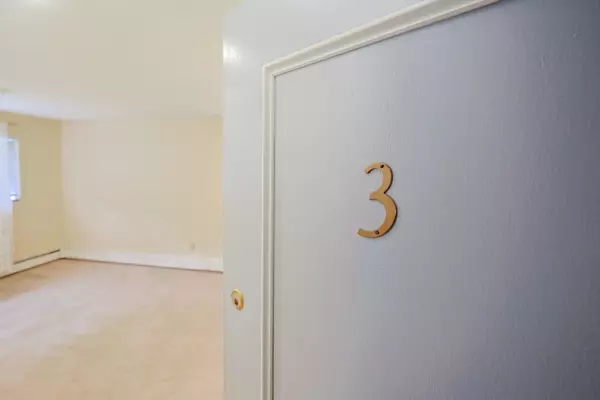 Newton, MA 02460,79 Walnut St #3
