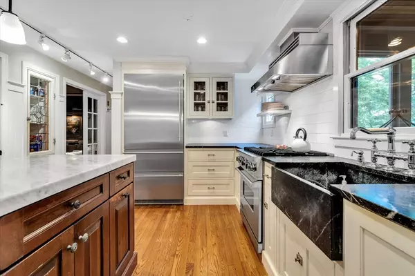 Mashpee, MA 02649,37 Tobisset St