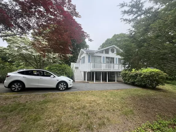Barnstable, MA 02648,18 Blueberry Ln