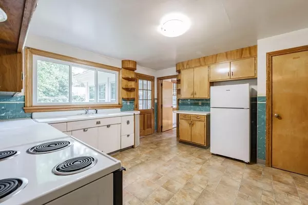 Westfield, MA 01085,98 Ridgeway St