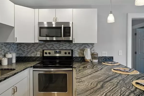 Newburyport, MA 01950,38 Moseley Ave #5