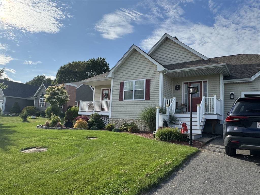 Dighton, MA 02715,3064 Club House Dr