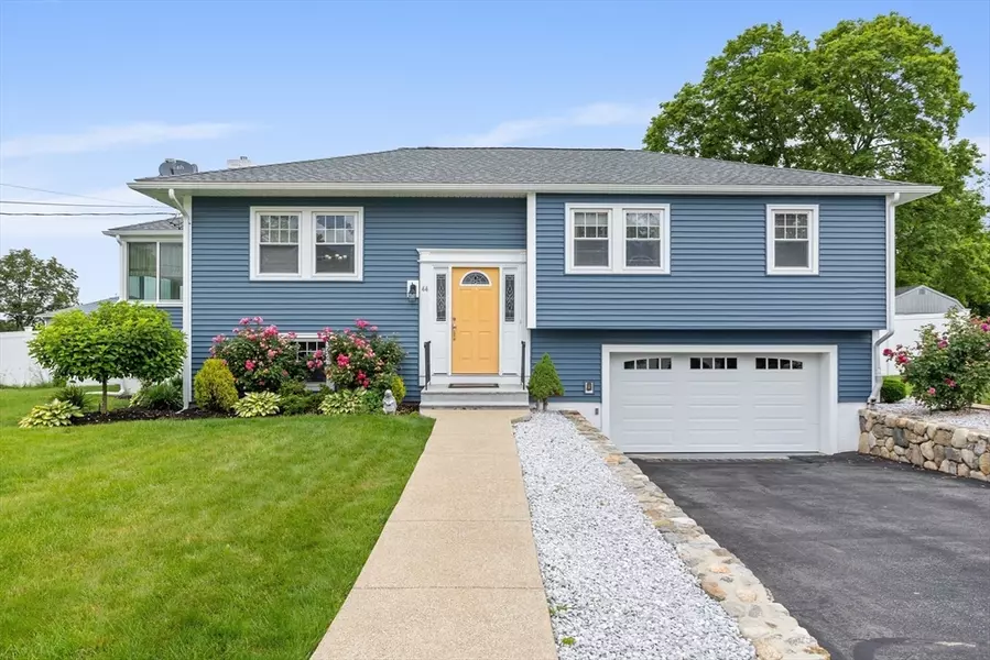 44 Briar Ave, Lowell, MA 01852