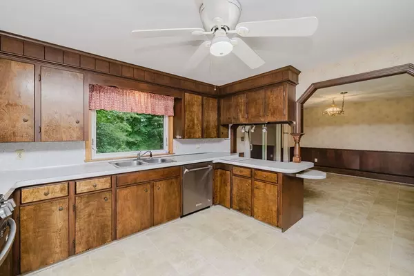 Seekonk, MA 02771,199 Cole Street