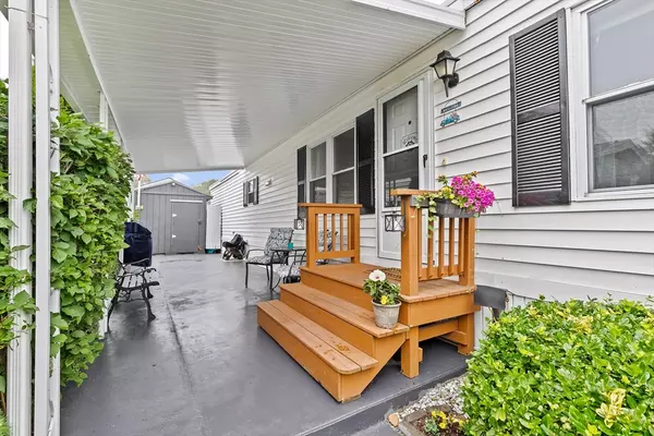 Wareham, MA 02558,28 Dots Lane