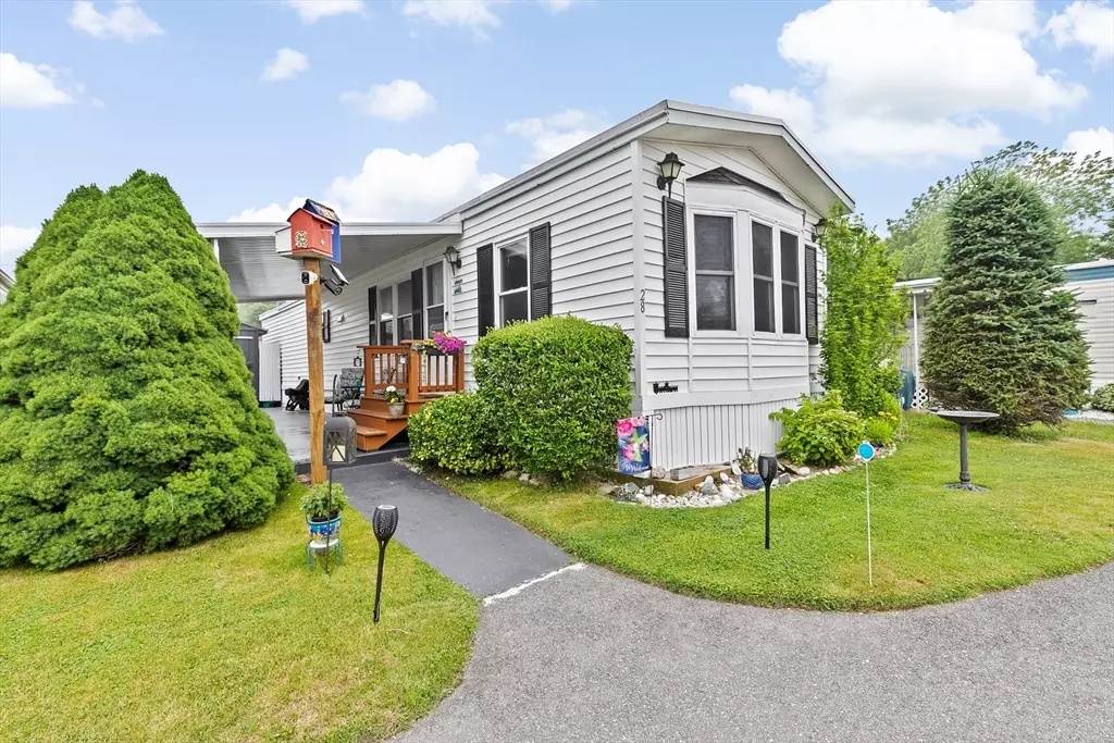 Wareham, MA 02558,28 Dots Lane