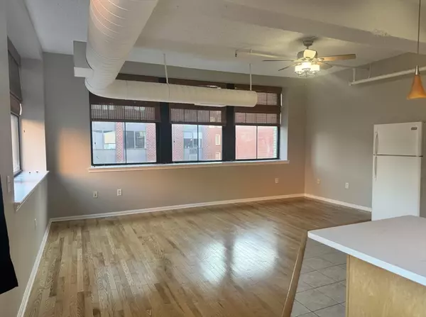 Lowell, MA 01852,33 Middle Street #17