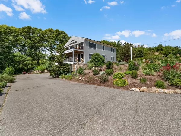 Falmouth, MA 02540,50 View Crest