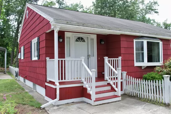 Chelmsford, MA 01863,5 Leedburg St