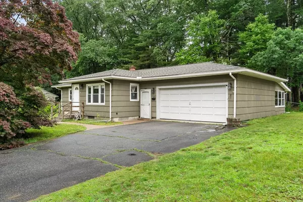 South Hadley, MA 01075,8 Grandview Street