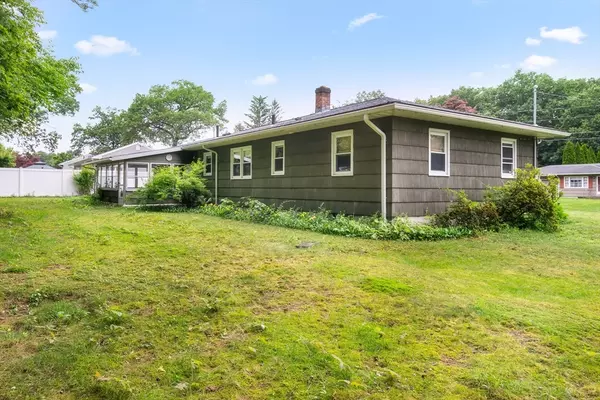 South Hadley, MA 01075,8 Grandview Street