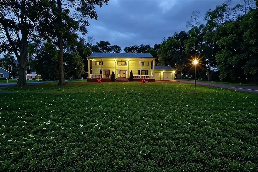 Rehoboth, MA 02769,37 Colonial Way