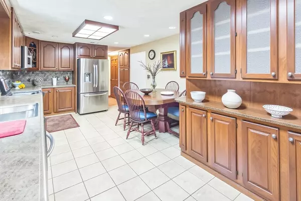 Rehoboth, MA 02769,37 Colonial Way