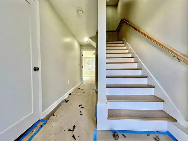 Rockland, MA 02370,12 Dyer St #12