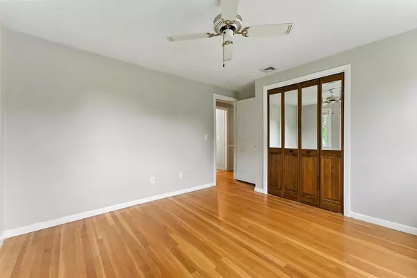 South Hadley, MA 01075,205 Mosier St