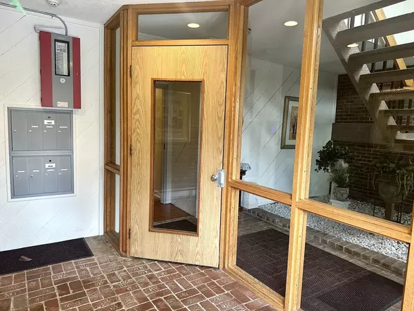 Winchester, MA 01890,29 Vine Street #3