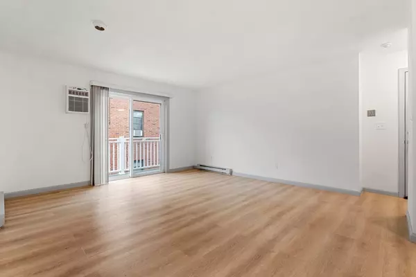 Lynn, MA 01902,8 Lafayette Park #9